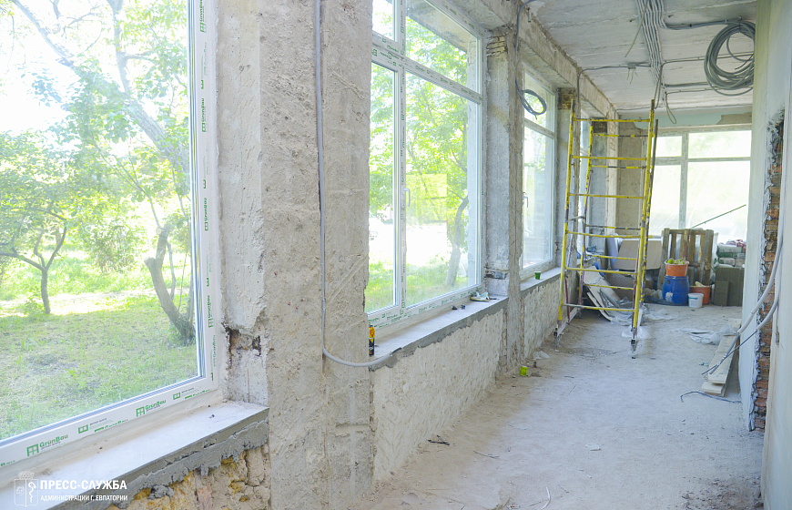 В Евпатории продолжается ремонт двух библиотек