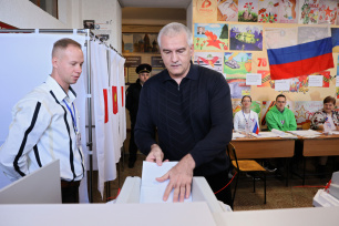 Сергей Аксёнов проголосовал на выборах Президента Российской Федерации