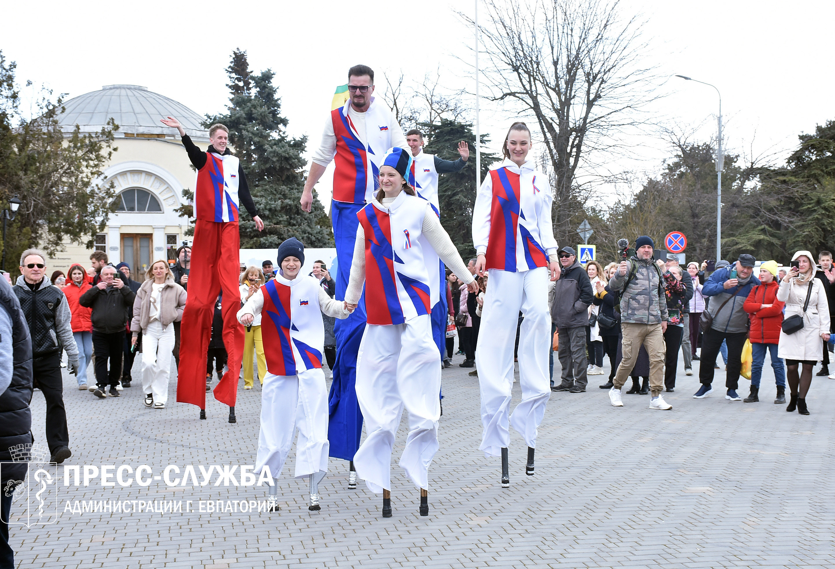 В Евпатории ходулисты установили рекорд России к 10-летию Крымской весны