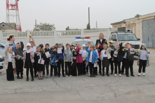 Сотрудники Госавтоинспекции Евпатории провели "День открытых дверей" для школьников